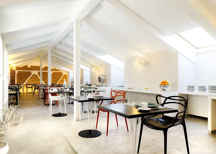 Western Royal Superga Otel 4*